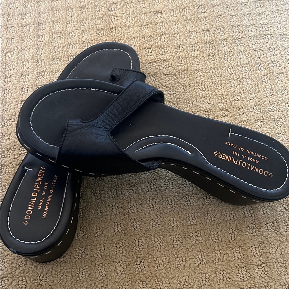 Donald J. Pliner Black Leather Wedge Thong Sandals - Picture 8 of 12